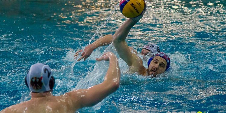 Wasserball: Keine Chance gegen den Weltmeister