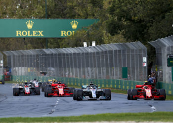 Vettel siegt beim Saisonauftakt