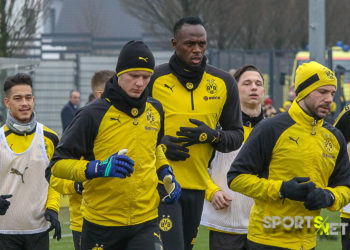 Usain Bolt trifft per Kopf