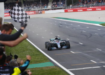 Hamilton baut Vorsprung aus