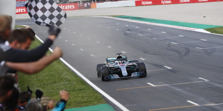 Hamilton baut Vorsprung aus