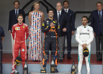 Vettel verkürzt Abstand auf Hamilton