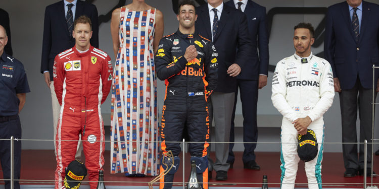 Vettel verkürzt Abstand auf Hamilton