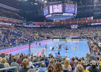 Machtdemonstration zum WM-Auftakt