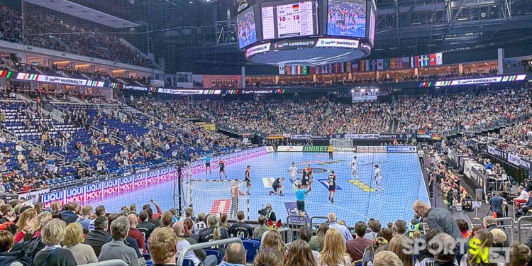 Machtdemonstration zum WM-Auftakt