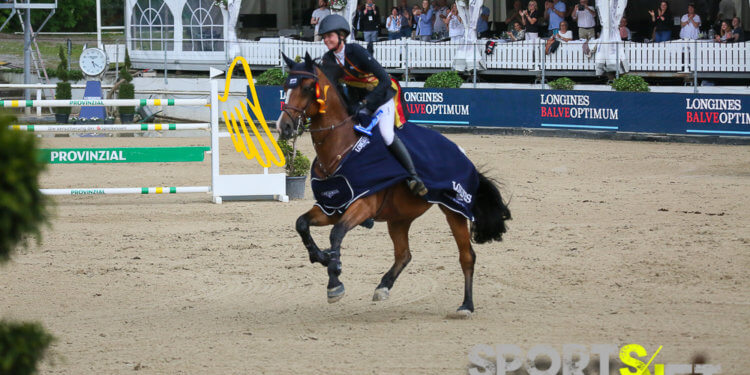 Sophie Hinners ist neue Deutsche Meisterin der Springreiterinnen. (Foto: Musall)