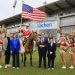 Das Foto zeigt die Protagonisten der Pressekonferenz anlässlich der Vorstellung des Partnerlands beim CHIO Aachen 2024. Eingerahmt von Cheerleadern der Rhine Fire Düsseldorf und CHIO Aachen-Maskottchen Karli von rechts nach links: US-Generalkonsulin Pauline Kao, ALRV-Präsidentin Stefanie Peters, NRW-Staatskanzlei-Chef Nathanael Liminski, Westernreiter Josh Clemens auf seinem Quarterhorse, ALRV-Vorstandsmitglied Birgit Rosenberg und Eröffnungsfeier-Regisseur Uwe Brandt.(Foto: CHIO Aachen/Andreas Steindl)