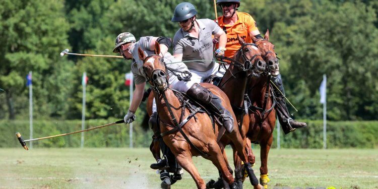 Team Ambiendo siegt beim legendären Polopicknick