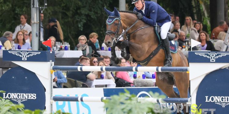 Mario Stevens mit Starissa FRH bei den Deutschen Meisterschaften im Springreiten auf dem Longines Balve Optimum 2025 (Foto: Jenny Musall)