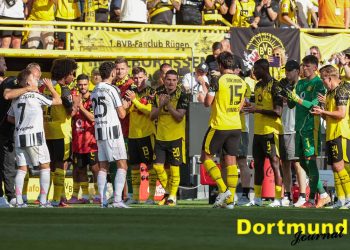 Mats Hummels wird im Testspiel gegen Juventus Turin verabschiedet (Foto: Sebastian Sendlak)