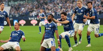 Der FC Schalke 04 gewinnt das Eröffnungsspiel in der 2. Fußball Bundeskiga gegen Hertha BSC mit 2:1 (Foto: Sebastian Sendlak / BOND