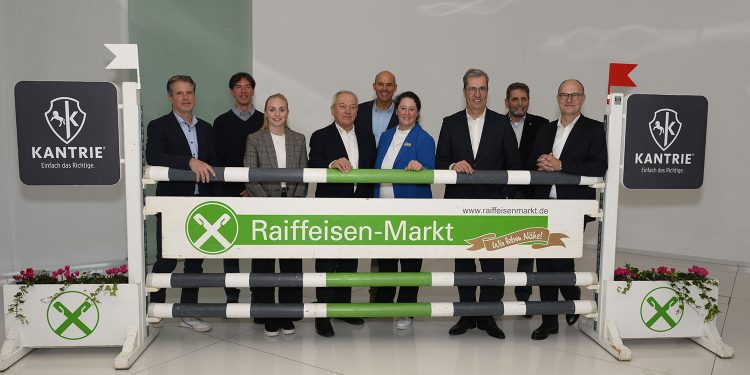 Blickten mit großer Vorfreude auf das 100-jährige Bestehen des Reiterverbandes Münster und den AGRAVIS-Cup 2026 in der Halle Münsterland, die ebenfalls seit 100 Jahren existiert: Oliver Schulze Brüning, Hans Thorben Rüder, Melanie Geßmann, Rainer Stegemann, Olaf Krause, Dr. Maria Näther, Dr. Dirk Köckler, Uwe Peppenhorst und Heinz Gressel (v.l.). Foto: AGRAVIS Raiffeisen AG