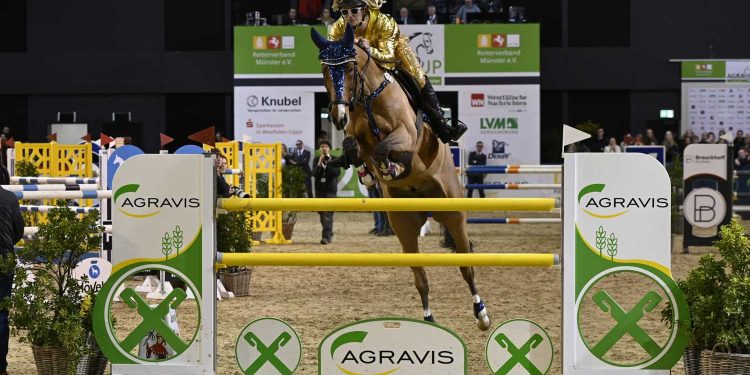 Philipp Hartmann (RV Gustav Rau Westbevern) gewann als Dieter Bohlen die Publikumswertung für das originellste Kostüm. (Foto: AGRAVIS Raiffeisen AG)