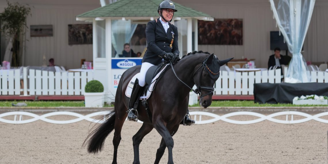Heidemarie Dresing mit Poesie auf dem Longines Balve Optimum im Rahmen der Deutschen Meisterschaften der Para-Dressur (Foto: Jenny Musall)