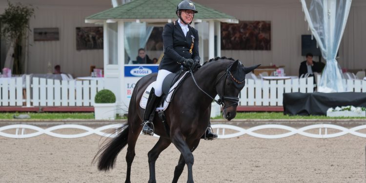 Heidemarie Dresing mit Poesie auf dem Longines Balve Optimum im Rahmen der Deutschen Meisterschaften der Para-Dressur (Foto: Jenny Musall)