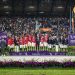 Die drei Gewinnerteams im Mercedes-Benz Preis (v.l.n.r.): Belgien, Deutschland und Großbritannien. Vorne links neben dem Podest stehen (v.l.n.r.): Patrick Aoun (CEO Longines), Ingmar De Vos (Präsident FEI und Vorstand des Internationalen Olympischen Komitees), David Perdomo Hollatz (Vorsitzender der Geschäftsleitung Mercedes-Benz Cars Vertrieb Deutschland) und Stefanie Peters (Präsidentin des Aachen-Laurensberger Rennvereins). (Foto: ALRV/Jasmin Metzner).